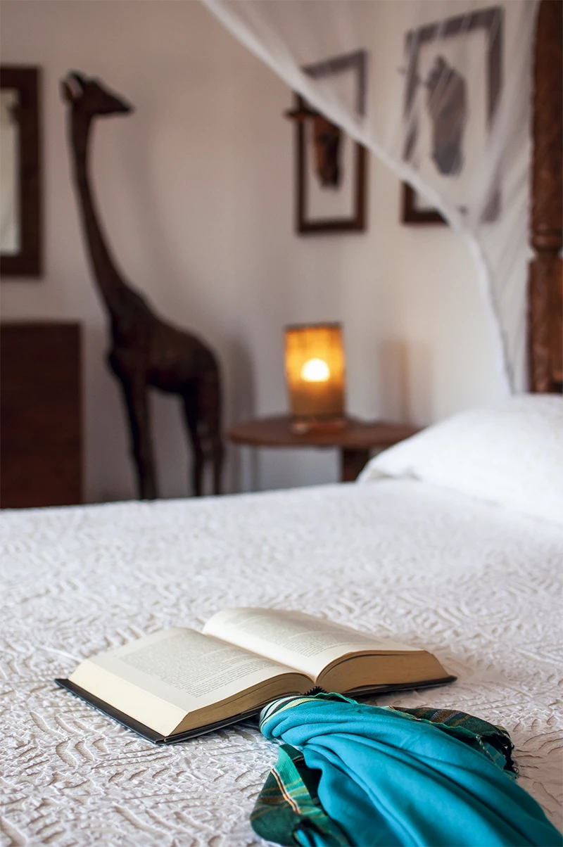 King-size bed with woven sun hat in the Private Villa
