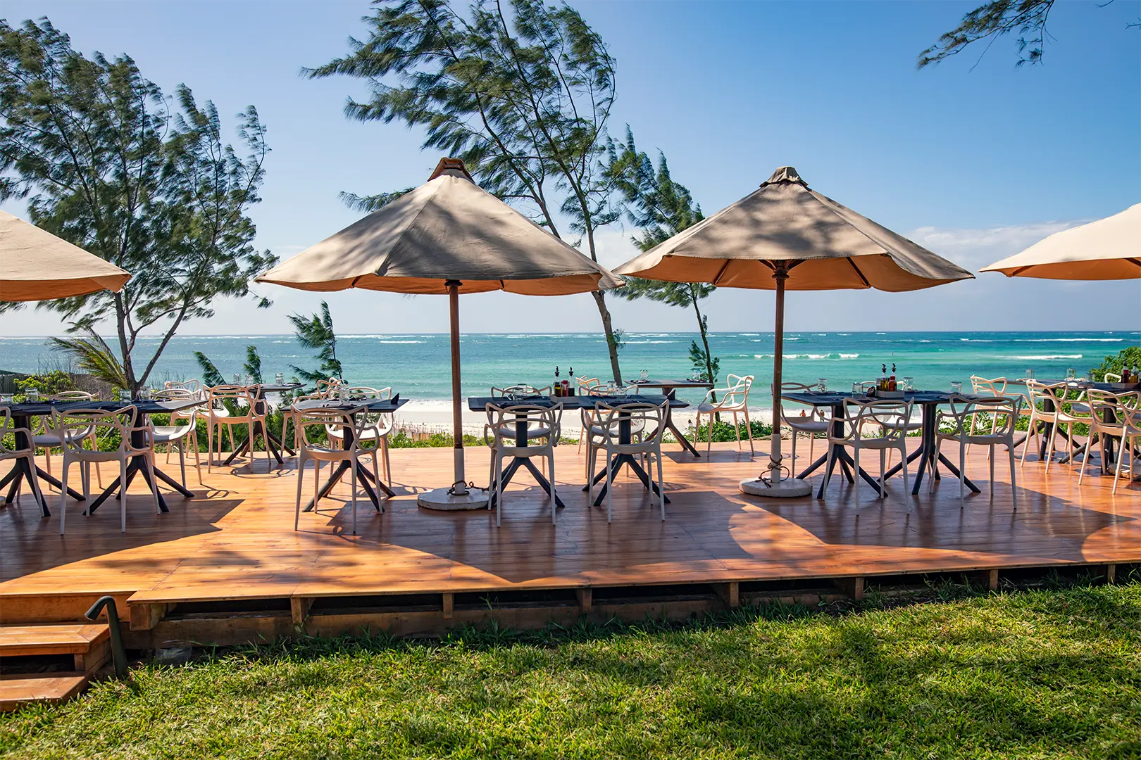 Kobe Deck Restaurant terrace overlooking Garoda Beach and the Indian Ocean